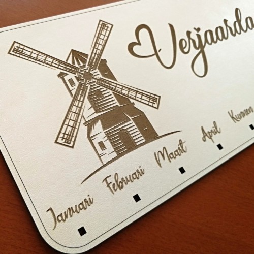 Wooden family wall calendar (NL) 2