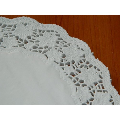 Paper doilies under the cake 26cm