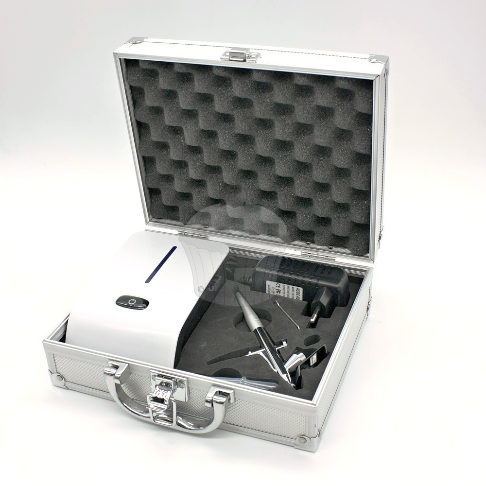 Airbrush kit in a suitcase - white / black 25 PSI